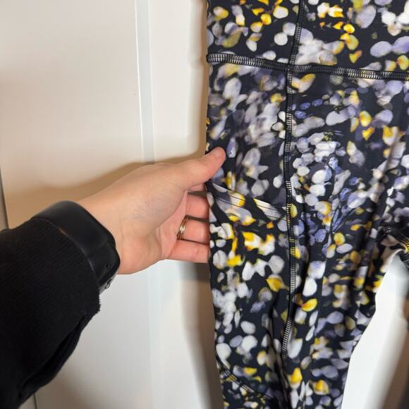 Lululemon Fast and Free Tight II 25" Non-Reflective Nulux
Metropolis Glow 4 - Picture 3 of 6